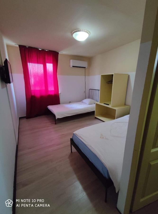 Alfredo Hostel Craiova Exterior photo