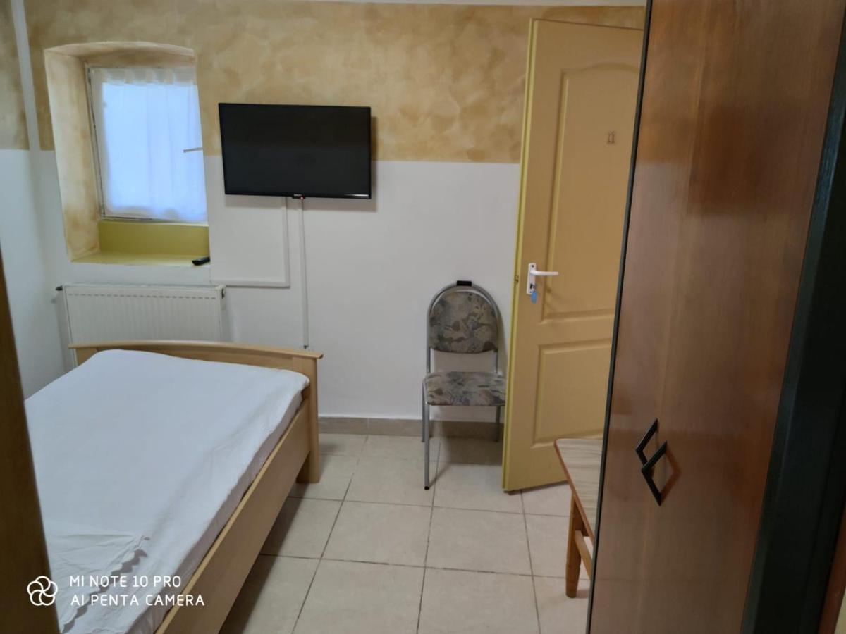 Alfredo Hostel Craiova Exterior photo
