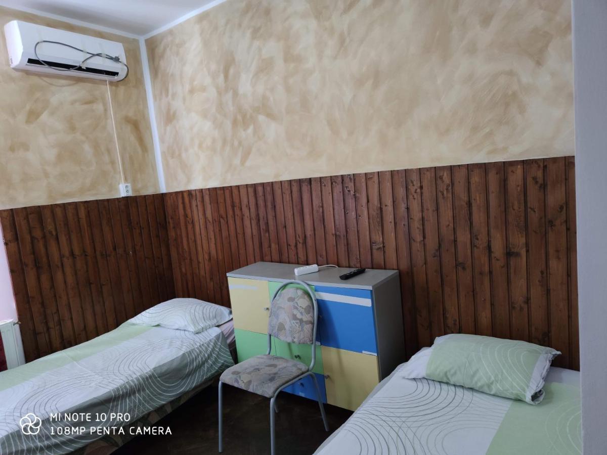 Alfredo Hostel Craiova Exterior photo