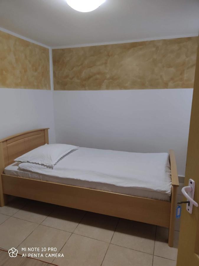 Alfredo Hostel Craiova Exterior photo